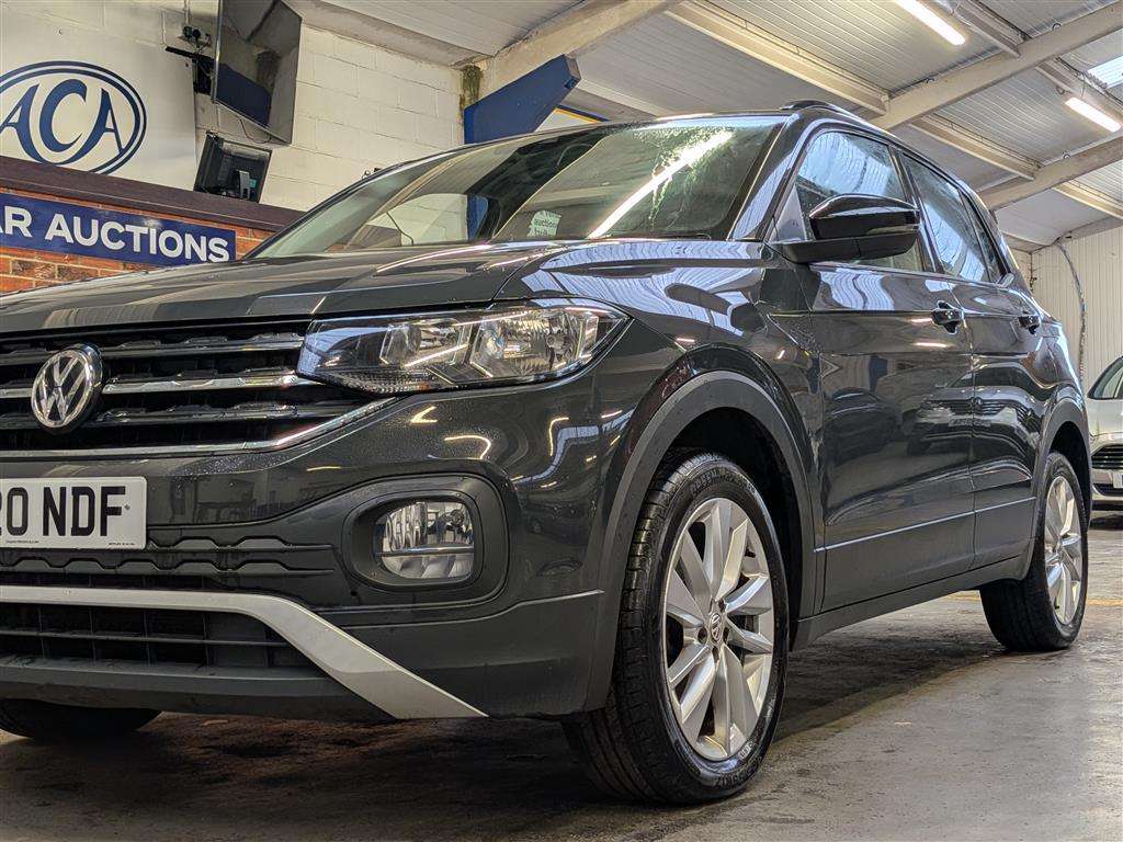 <p>2020 VOLKSWAGEN T-CROSS SE TSI</p>