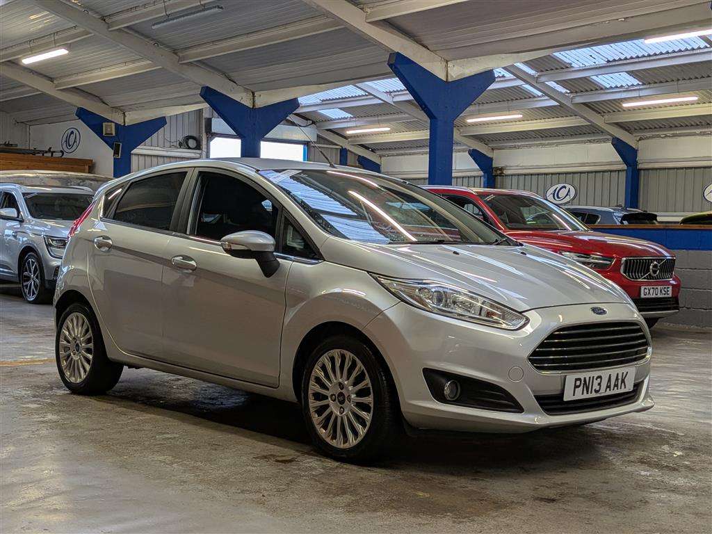 <p>2013 FORD FIESTA TITANIUM</p>