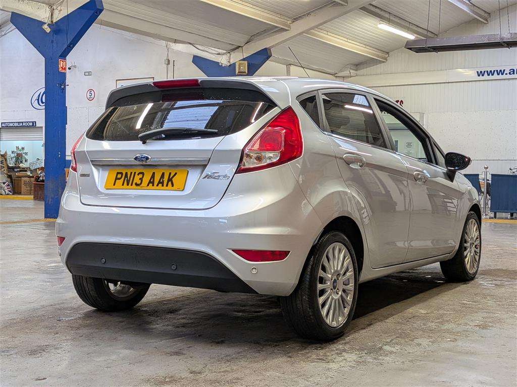 <p>2013 FORD FIESTA TITANIUM</p>