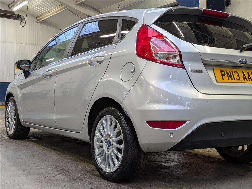 <p>2013 FORD FIESTA TITANIUM</p>