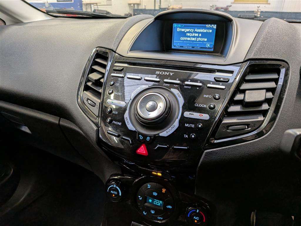 <p>2013 FORD FIESTA TITANIUM</p>