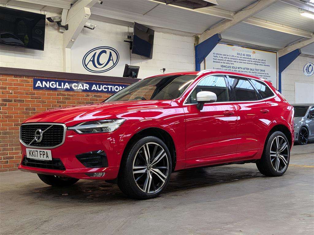 <p>2017 VOLVO XC60 R-DESIGN PRO D4 AWD</p>