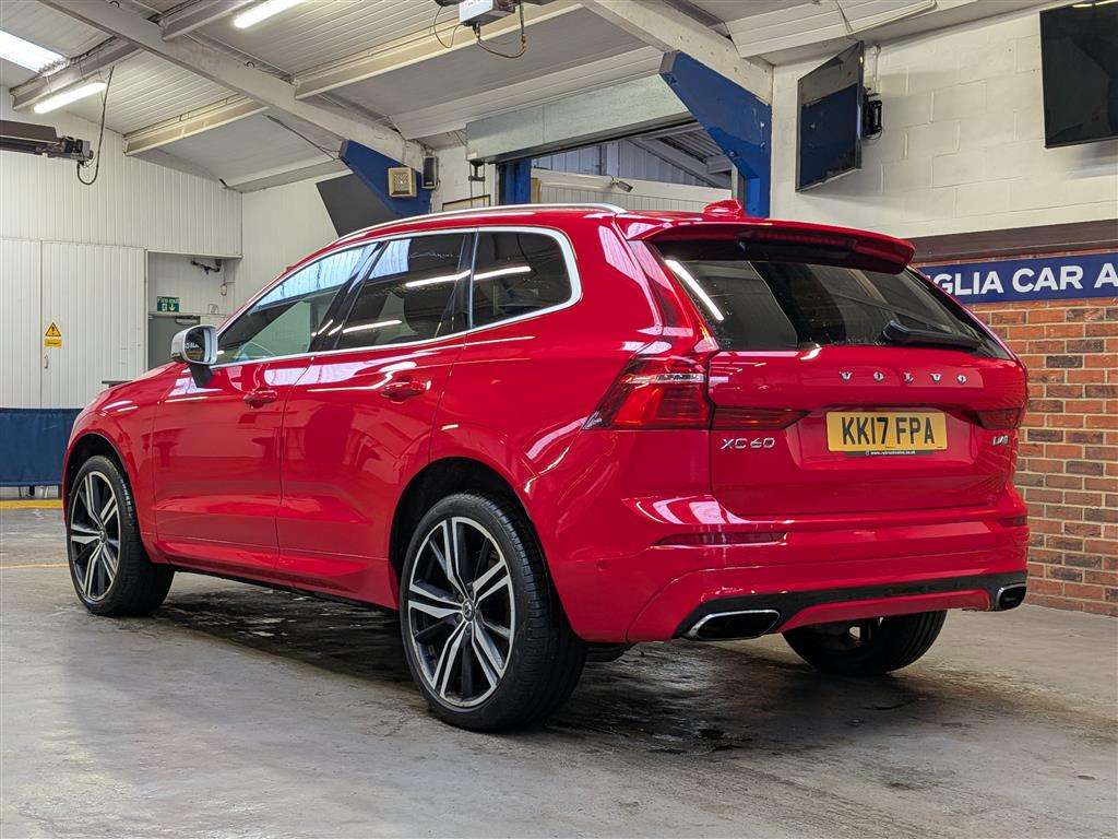 <p>2017 VOLVO XC60 R-DESIGN PRO D4 AWD</p>