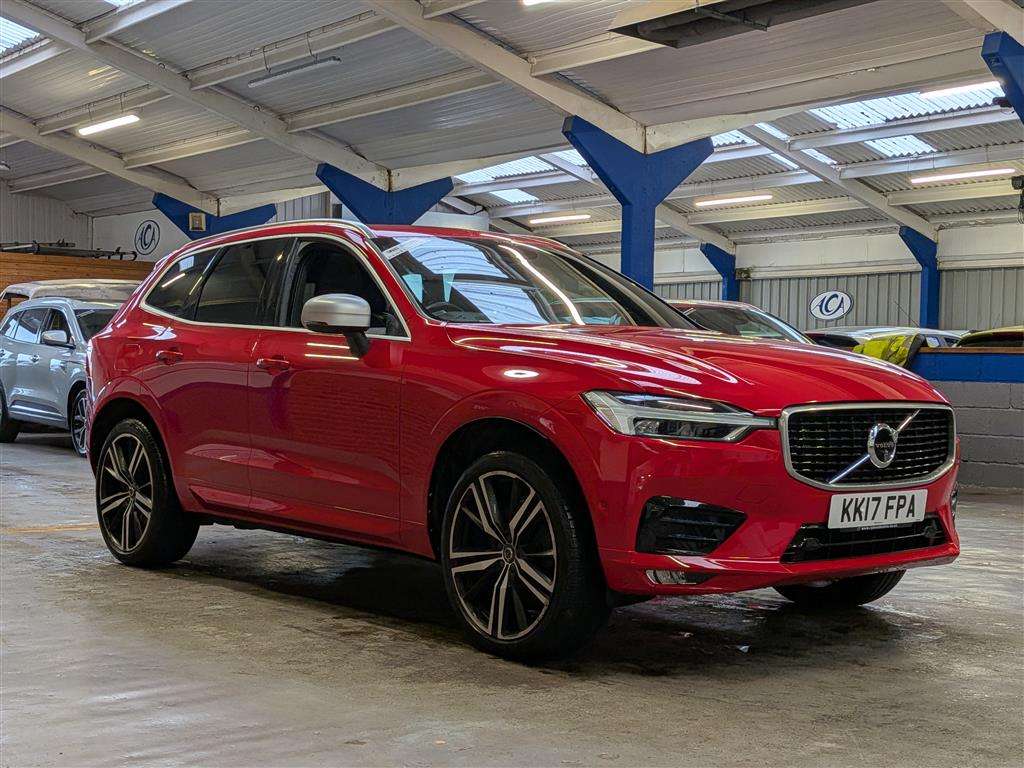 <p>2017 VOLVO XC60 R-DESIGN PRO D4 AWD</p>