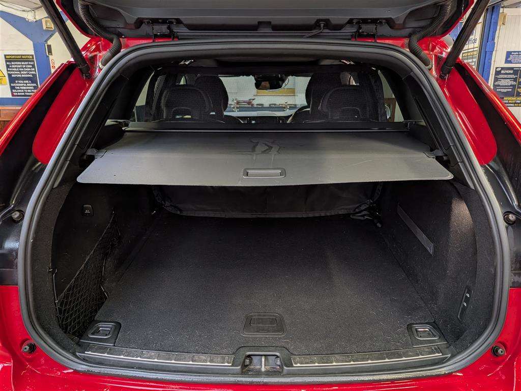 <p>2017 VOLVO XC60 R-DESIGN PRO D4 AWD</p>