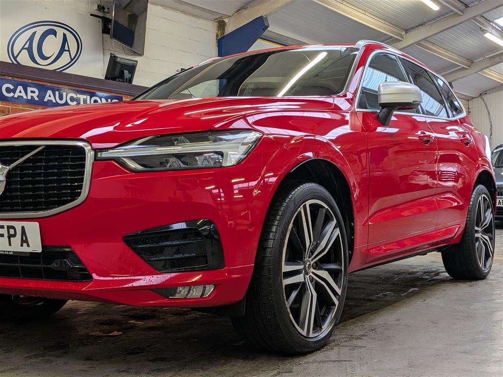 <p>2017 VOLVO XC60 R-DESIGN PRO D4 AWD</p>