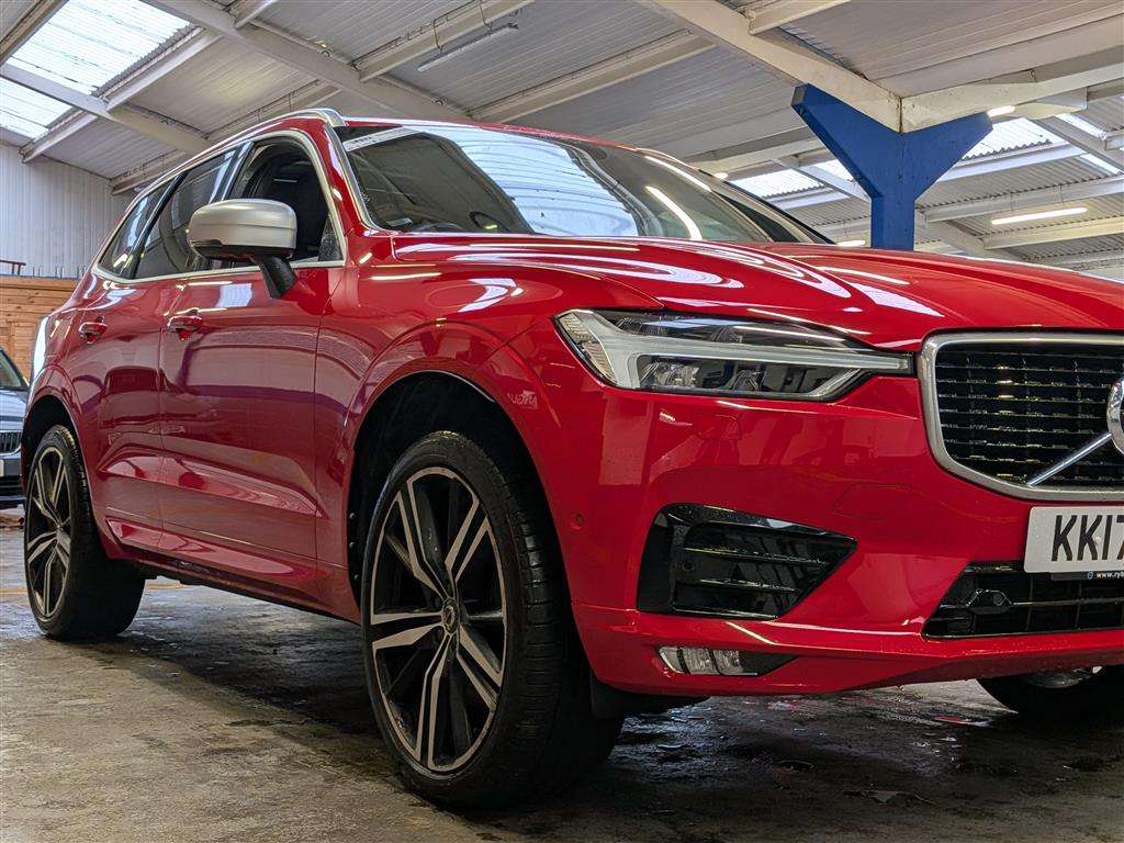 <p>2017 VOLVO XC60 R-DESIGN PRO D4 AWD</p>