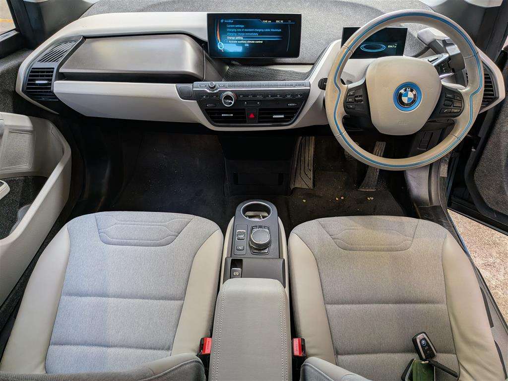 <p>2017 BMW I3</p>