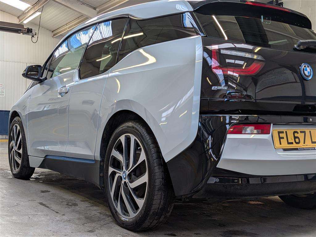 <p>2017 BMW I3</p>