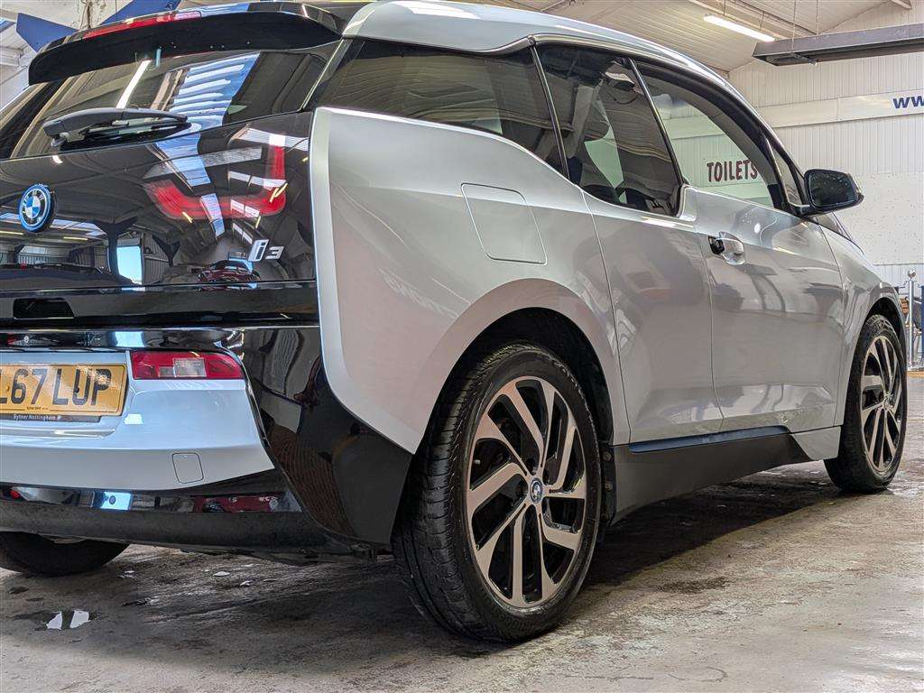 <p>2017 BMW I3</p>