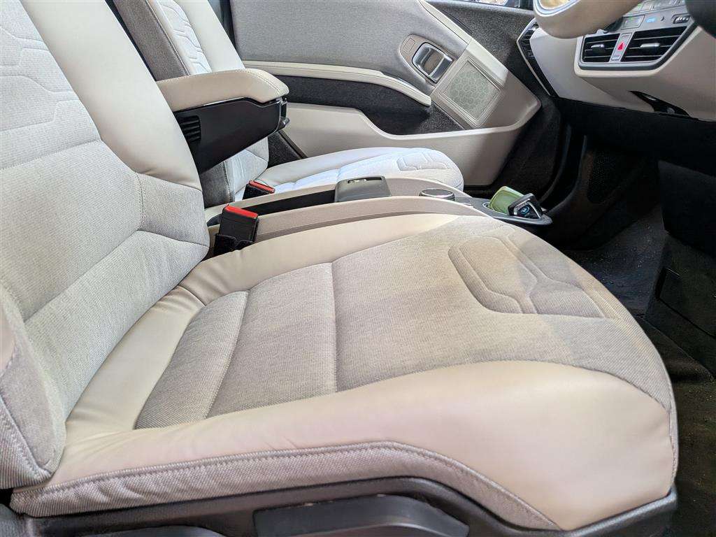 <p>2017 BMW I3</p>