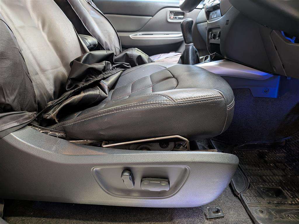 <p>2015 MITSUBISHI L200 BARBARIAN DCB DI-D</p>