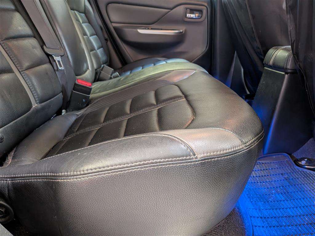<p>2015 MITSUBISHI L200 BARBARIAN DCB DI-D</p>