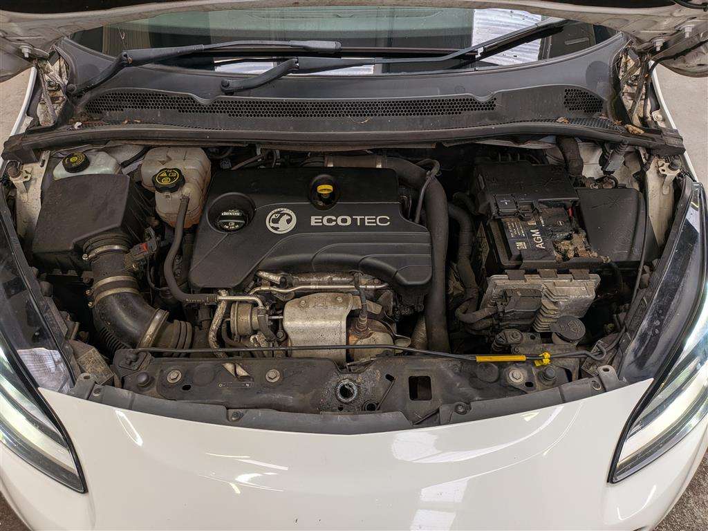 <p>2015 VAUXHALL CORSA STING R ECOFLEX S/S</p>