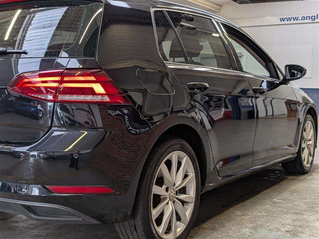<p>2018 VOLKSWAGEN GOLF</p>