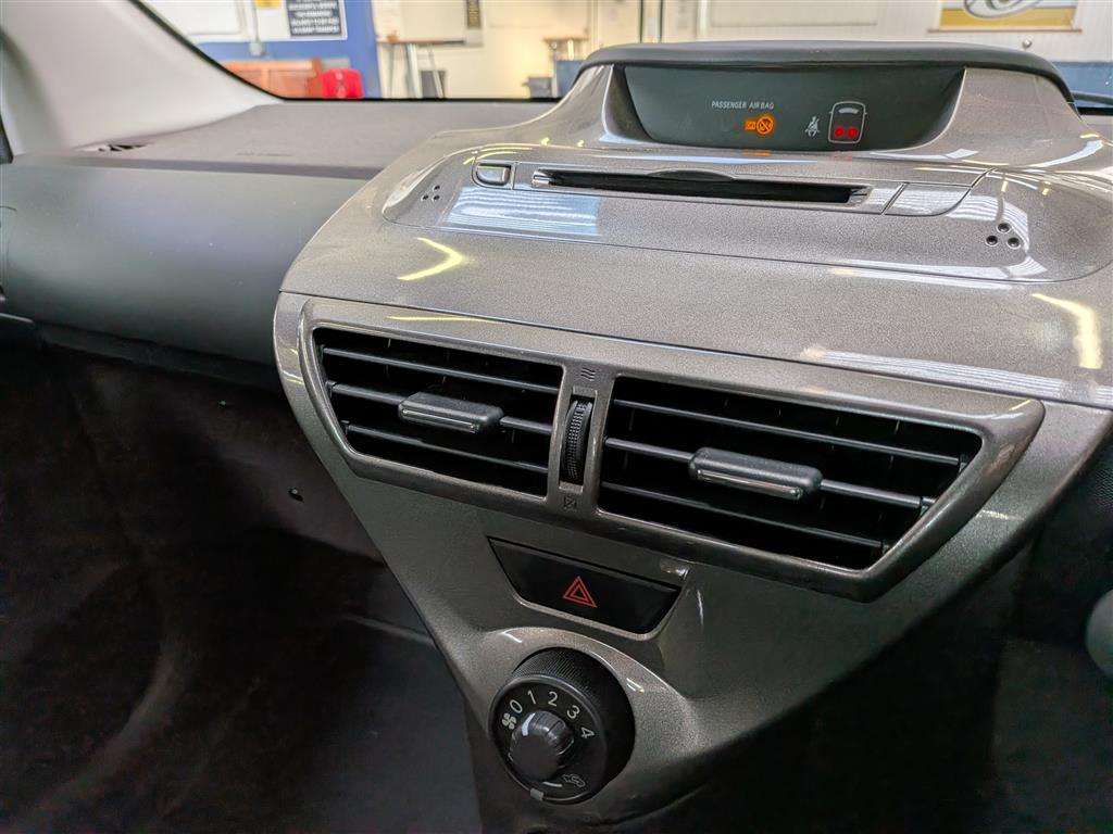 <p>2009 TOYOTA IQ VVT-I</p>