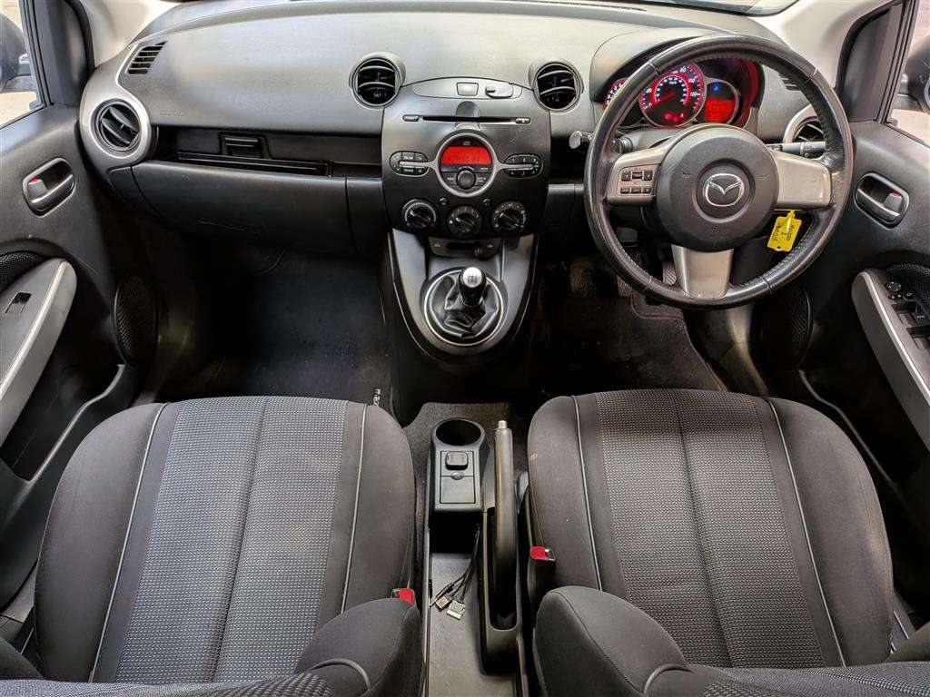<p>2010 MAZDA 2 TAKUYA</p>
