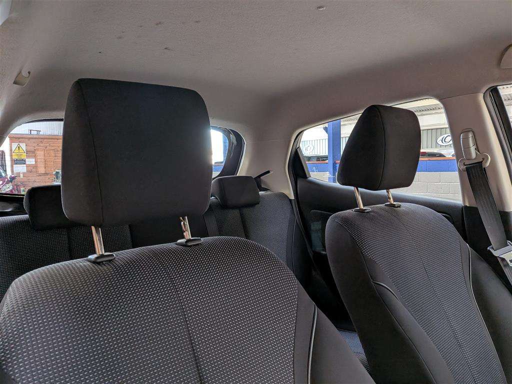 <p>2010 MAZDA 2 TAKUYA</p>