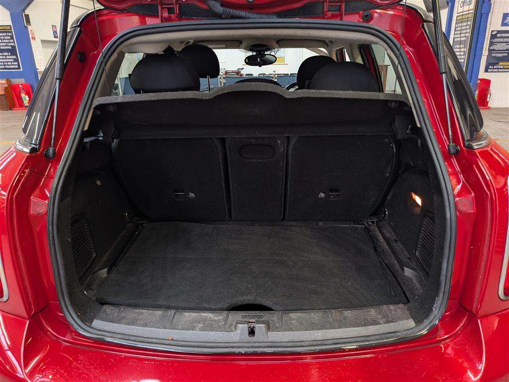 <p>2013 MINI COUNTRYMAN COOPER</p>