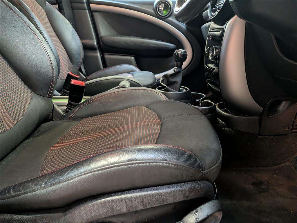 <p>2013 MINI COUNTRYMAN COOPER</p>