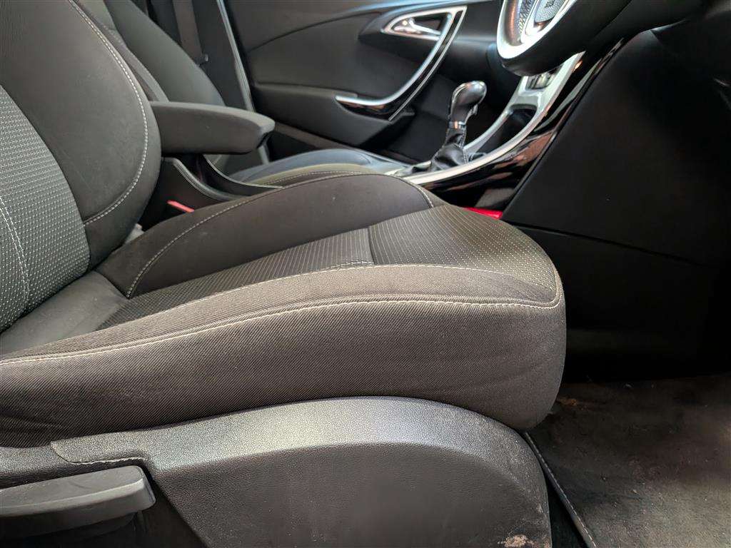 <p>2011 VAUXHALL ASTRA SRI CDTI S/S</p>