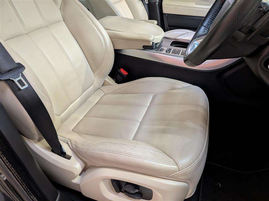 <p>2017 LAND ROVER RANGE ROVER SPORT HSE SD4</p>