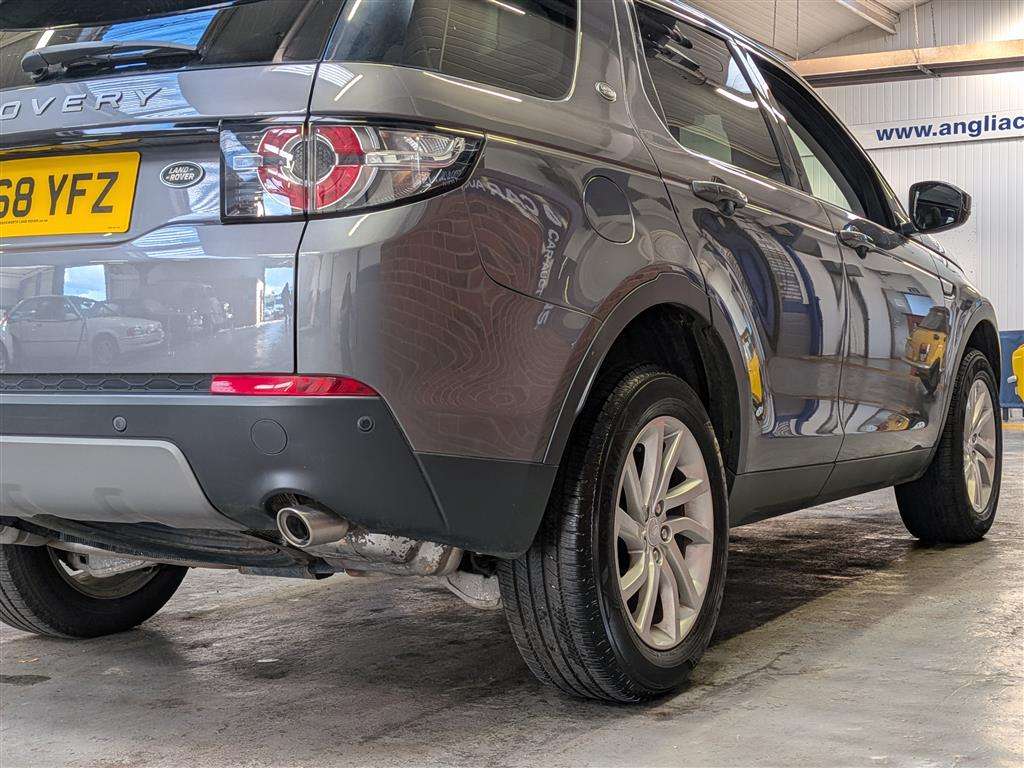 <p>2019 LAND ROVER DISCOVERY SPORT SE TECH T</p>