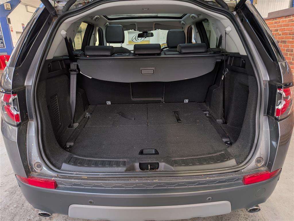 <p>2019 LAND ROVER DISCOVERY SPORT SE TECH T</p>
