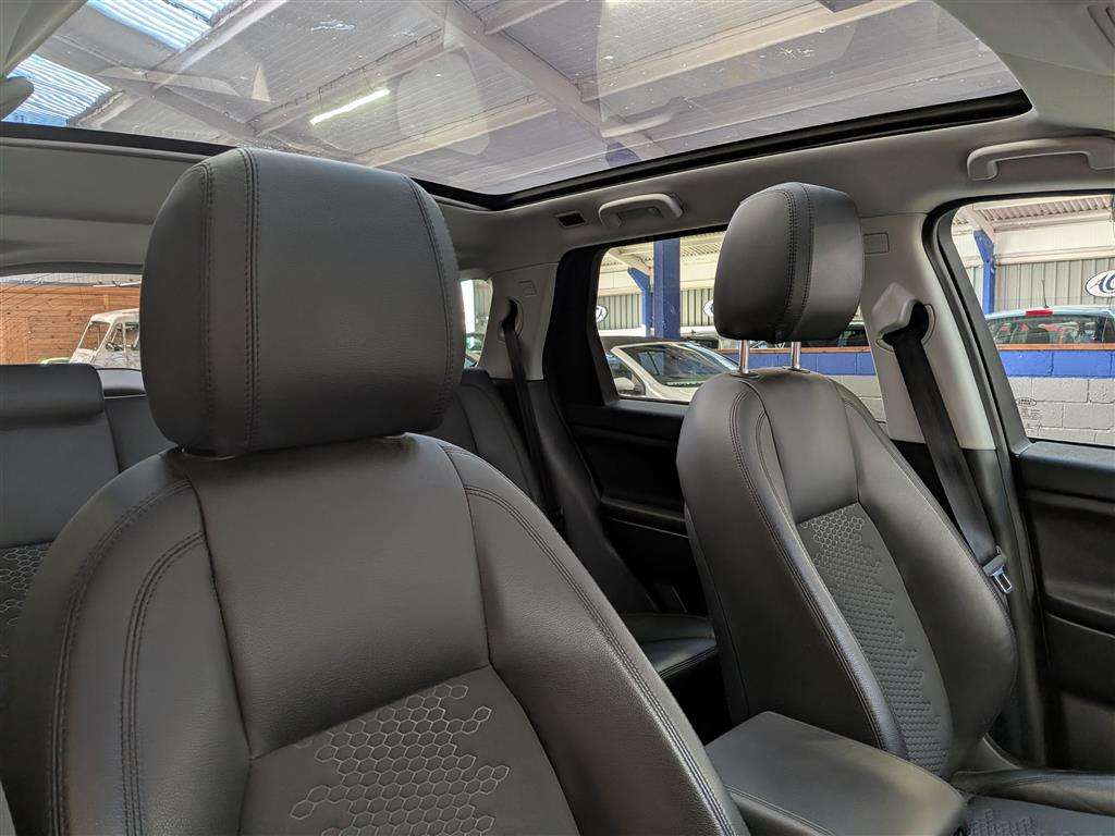 <p>2019 LAND ROVER DISCOVERY SPORT SE TECH T</p>