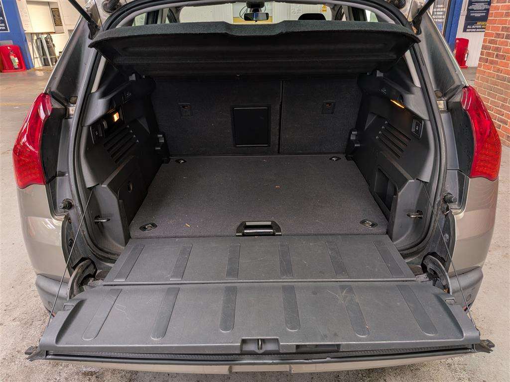 <p>2013 PEUGEOT 3008 ACTIVE E-HDI S-A</p>