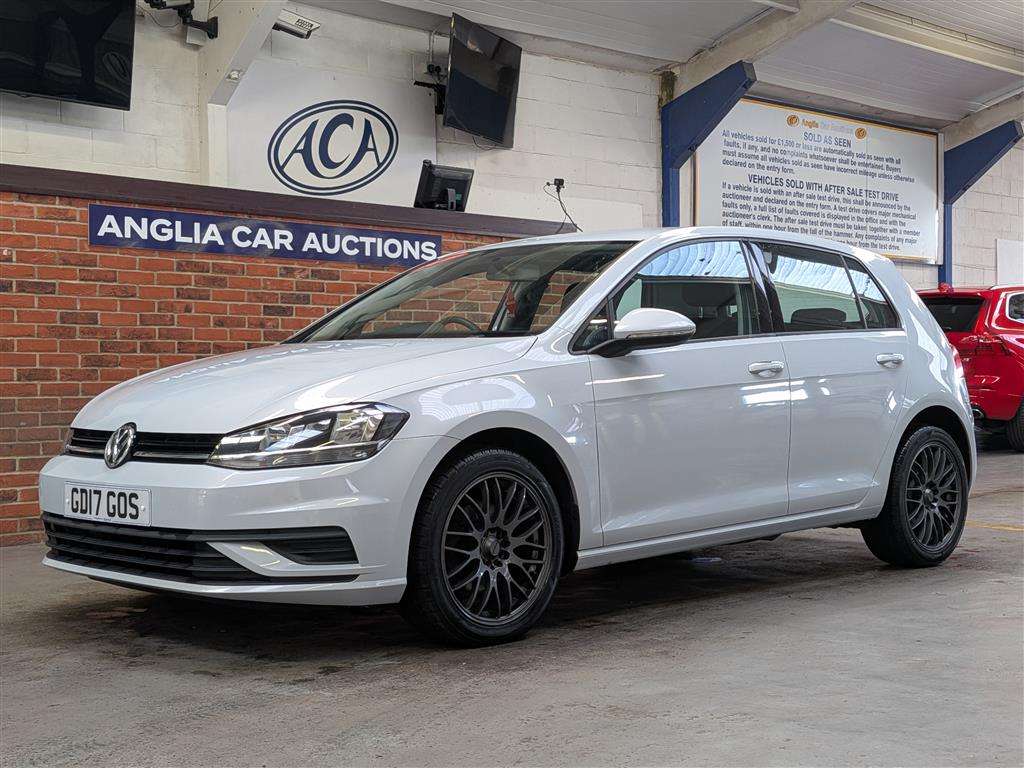 <p>2017 VOLKSWAGEN GOLF S TDI BMT</p>