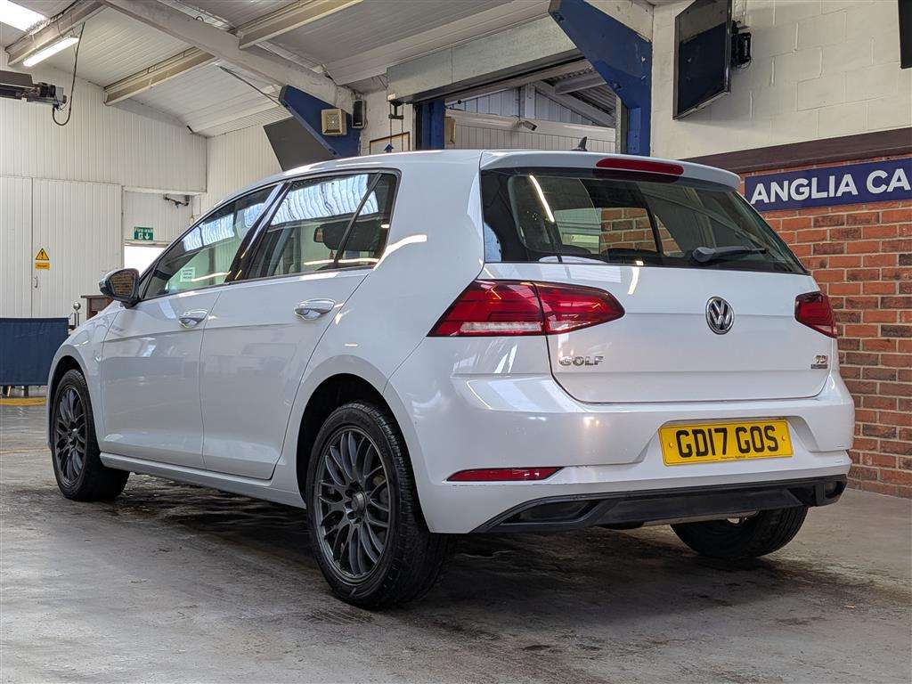 <p>2017 VOLKSWAGEN GOLF S TDI BMT</p>