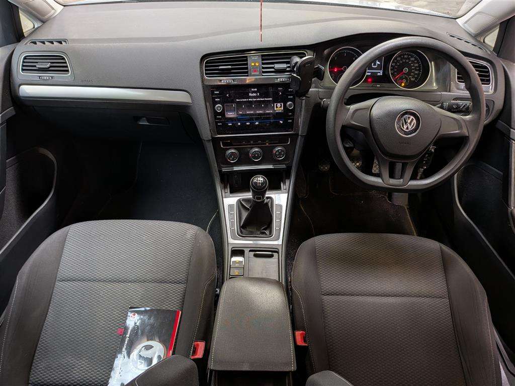 <p>2017 VOLKSWAGEN GOLF S TDI BMT</p>