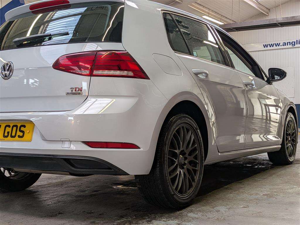 <p>2017 VOLKSWAGEN GOLF S TDI BMT</p>