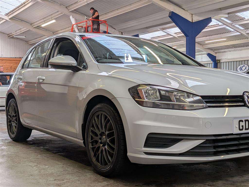 <p>2017 VOLKSWAGEN GOLF S TDI BMT</p>