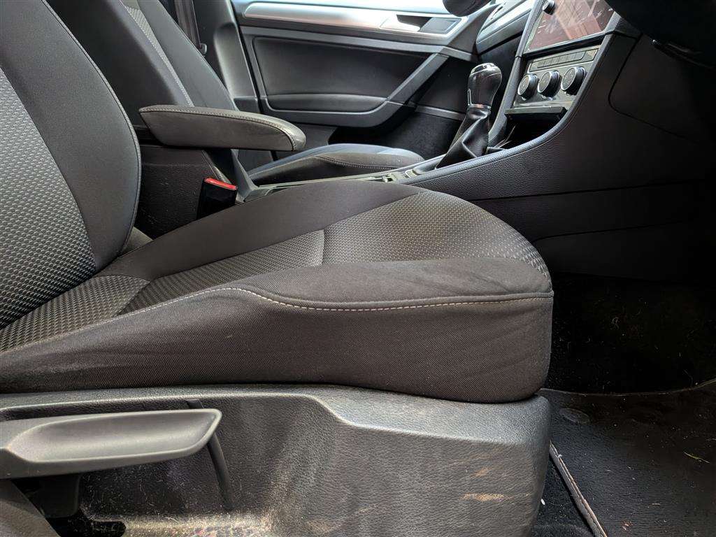 <p>2017 VOLKSWAGEN GOLF S TDI BMT</p>