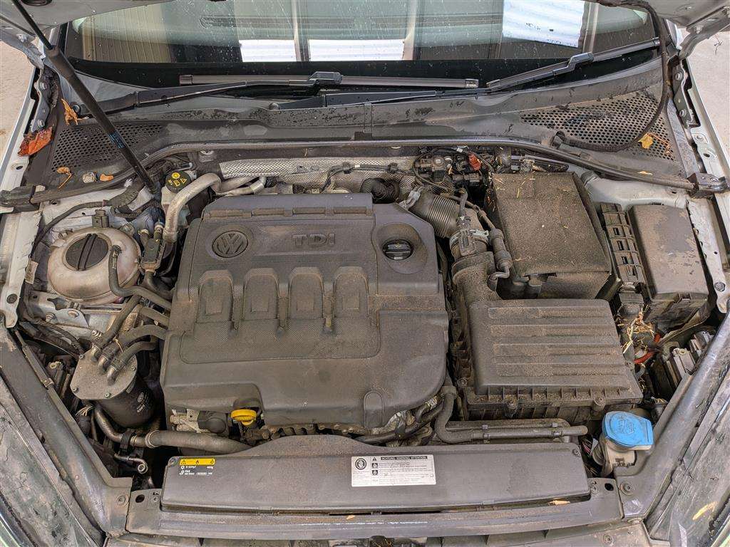<p>2017 VOLKSWAGEN GOLF S TDI BMT</p>