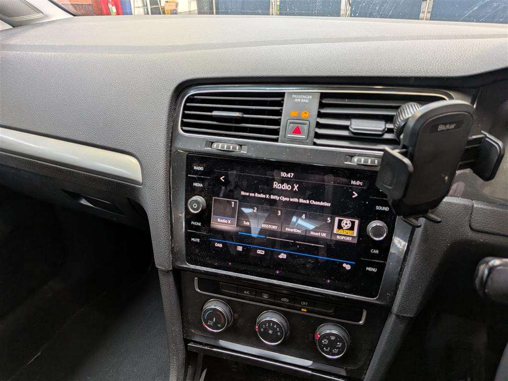 <p>2017 VOLKSWAGEN GOLF S TDI BMT</p>