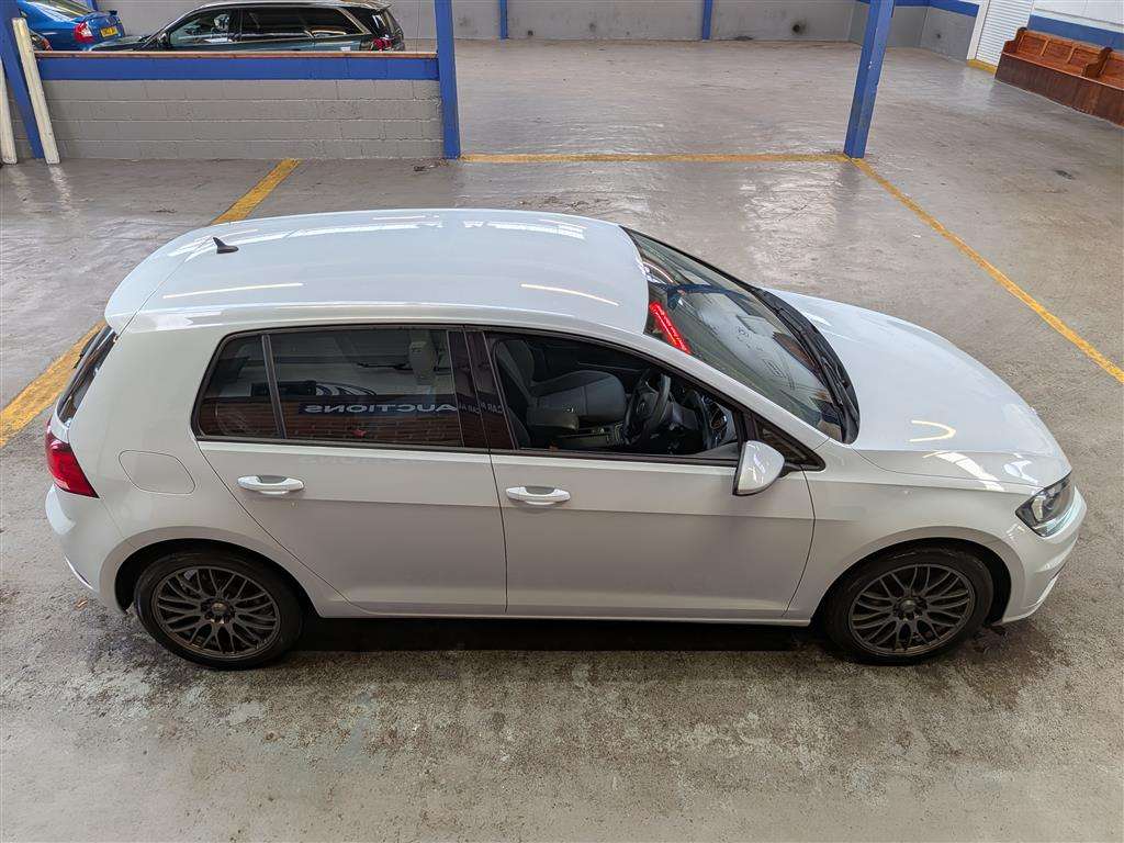 <p>2017 VOLKSWAGEN GOLF S TDI BMT</p>