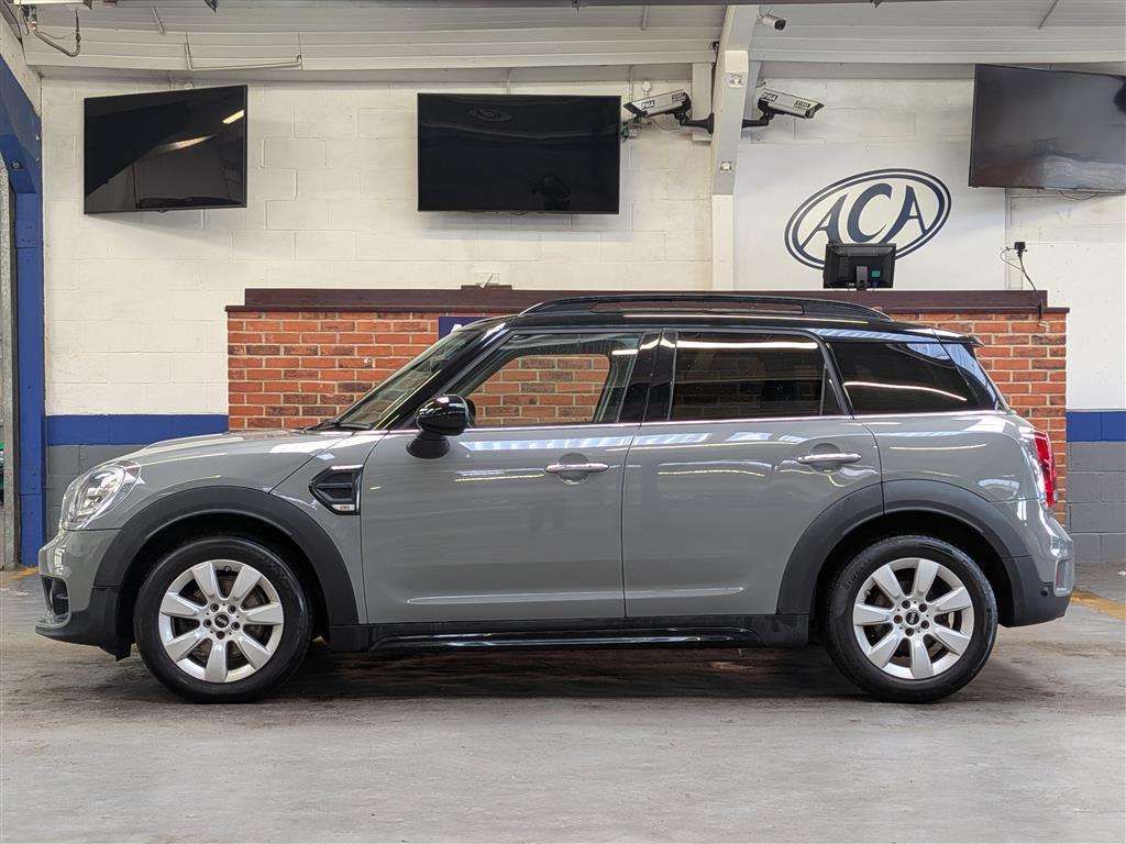 <p>2018 MINI COUNTRYMAN COOPER</p>