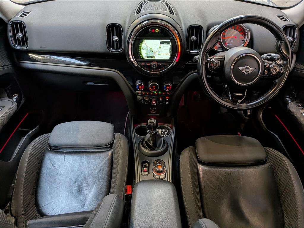 <p>2018 MINI COUNTRYMAN COOPER</p>