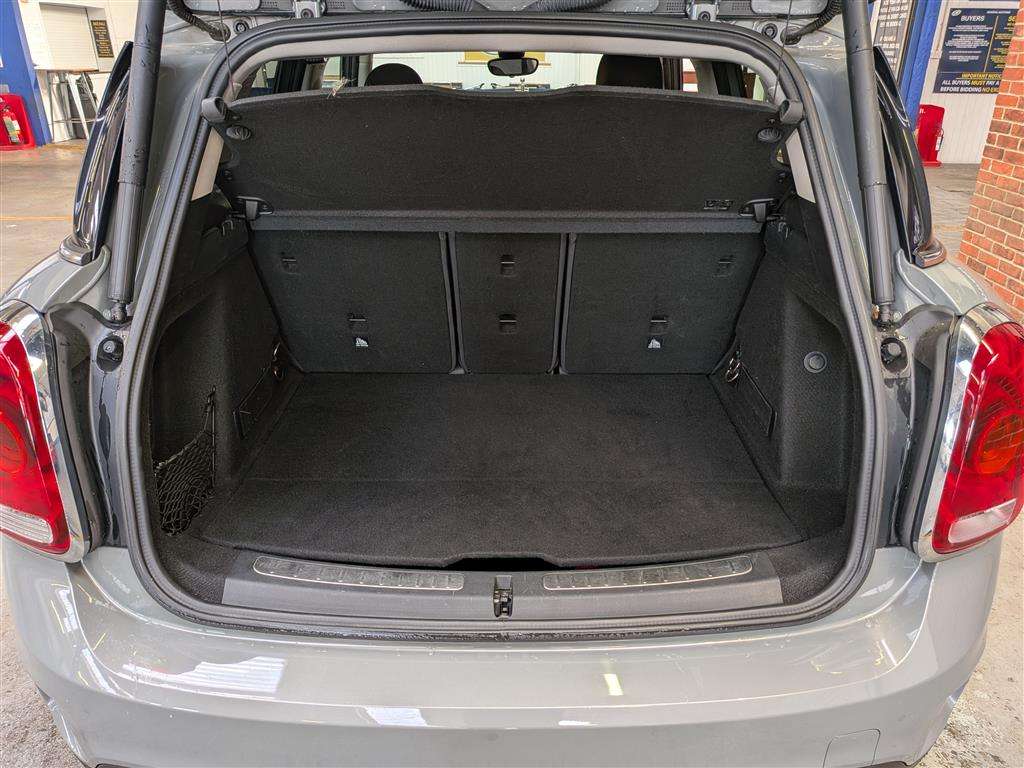 <p>2018 MINI COUNTRYMAN COOPER</p>