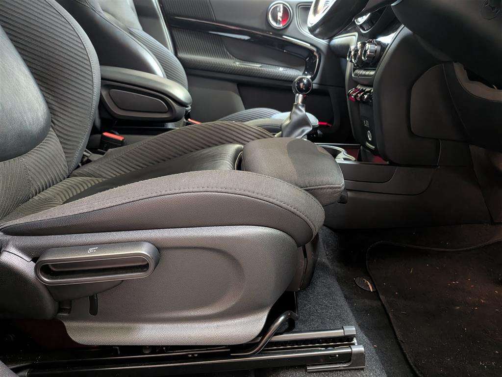 <p>2018 MINI COUNTRYMAN COOPER</p>