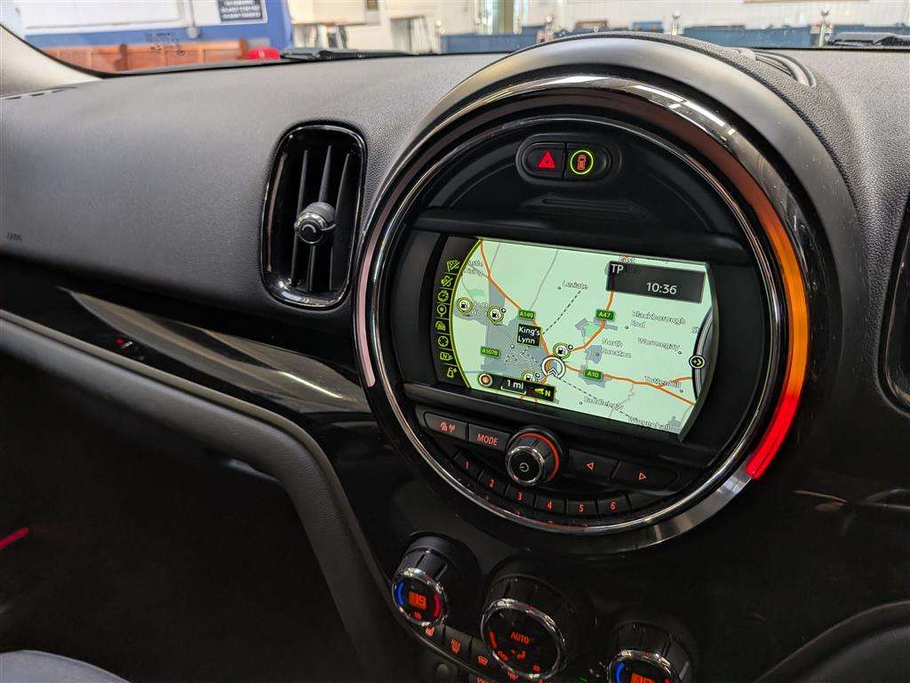 <p>2018 MINI COUNTRYMAN COOPER</p>