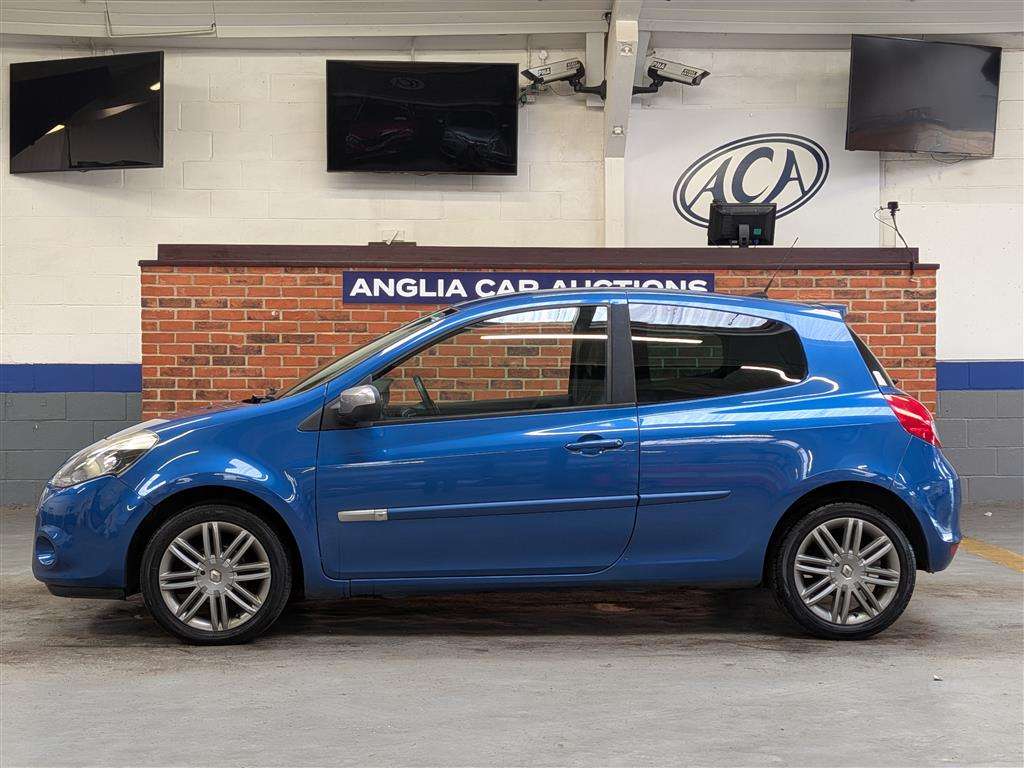 <p>2011 RENAULT CLIO GT LINE TOMTOM DCI F</p>