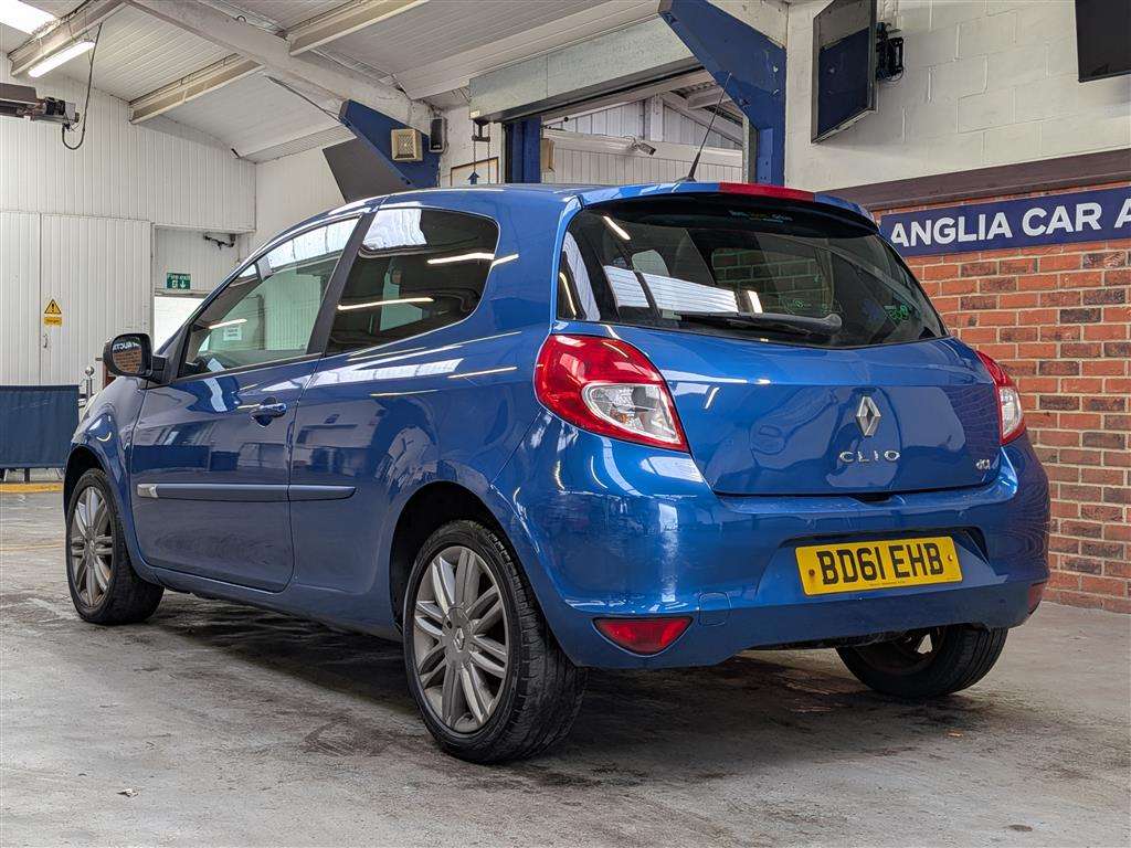 <p>2011 RENAULT CLIO GT LINE TOMTOM DCI F</p>