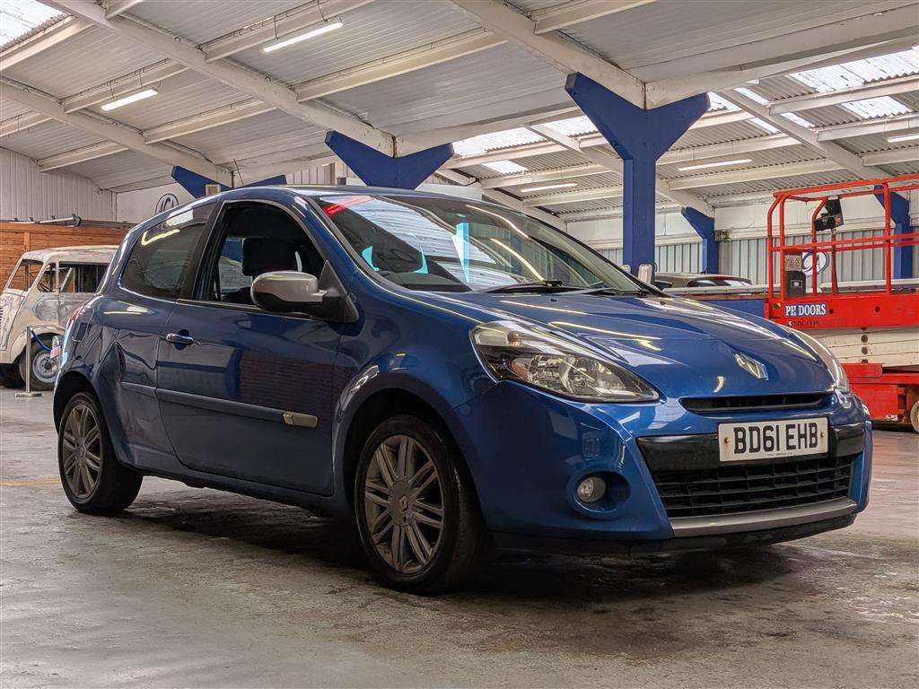 <p>2011 RENAULT CLIO GT LINE TOMTOM DCI F</p>