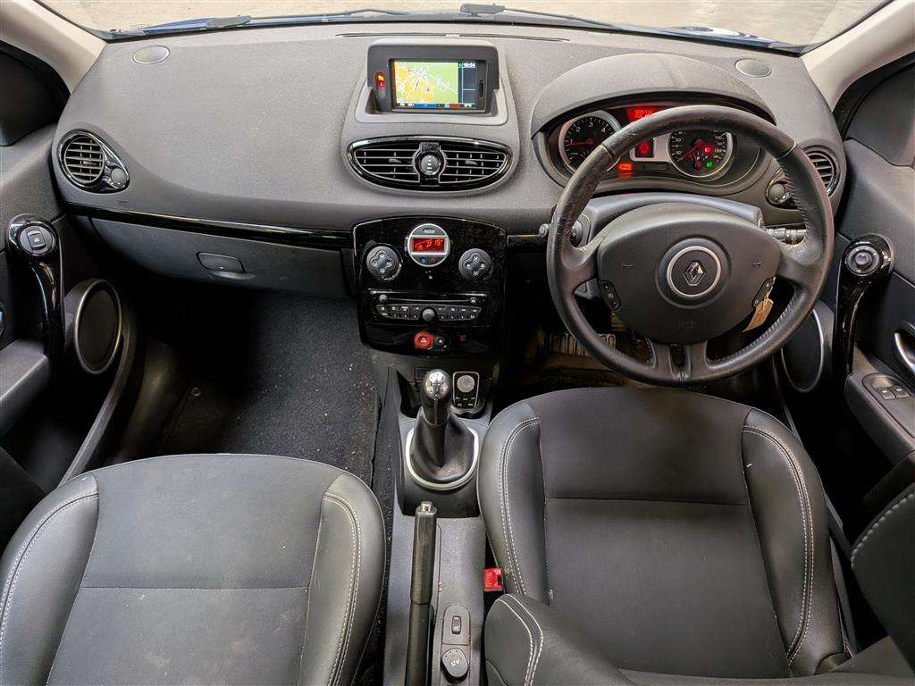 <p>2011 RENAULT CLIO GT LINE TOMTOM DCI F</p>
