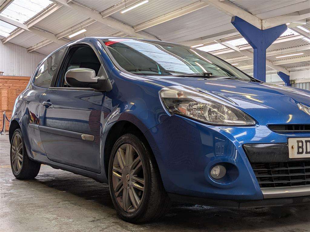<p>2011 RENAULT CLIO GT LINE TOMTOM DCI F</p>