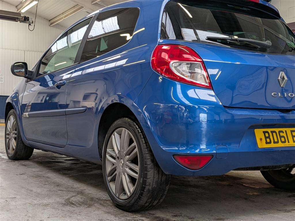 <p>2011 RENAULT CLIO GT LINE TOMTOM DCI F</p>